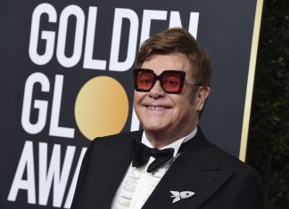 Elton John diz que perdeu a visão e tem dificuldade para assistir seu novo musical