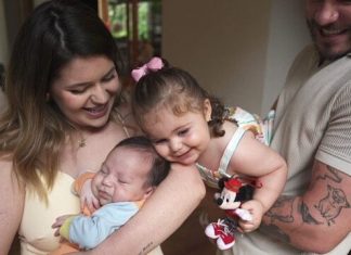 Após alta de Ravi, Viih Tube e Eliezer celebram Natal em casa ‘com a família completa’