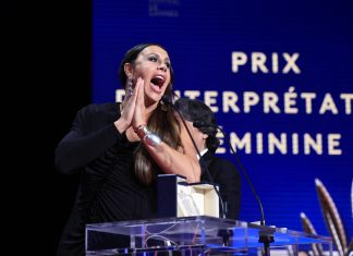 Karla Sofía Gascón se desculpa por mensagens ofensivas após posts serem resgatados nas redes