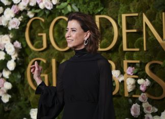 Fernanda Torres ganha Globo de Ouro de melhor atriz de drama e dedica prêmio a Fernanda Montenegro