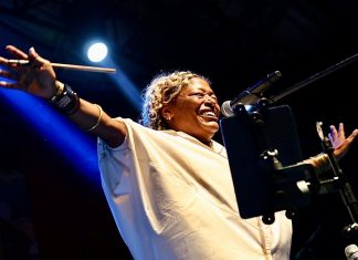 Pagode de Mart’nália fica (muito) mais animado e misturado em show que une diferentes gerações e estilos de samba