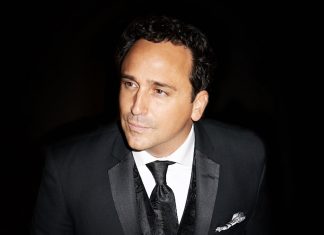 Quem é Christopher Macchio, tenor que vai cantar hino dos EUA na posse de Donald Trump