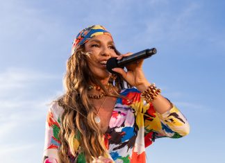 Com cinco faixas, EP de Ivete Sangalo é caloroso, tem axé e emana a energia gostosa do verão e do Carnaval da Bahia