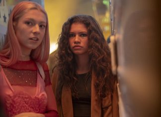 Hunter Schafer, atriz trans de ‘Euphoria’, diz ter tido o gênero no passaporte alterado após medida de Trump