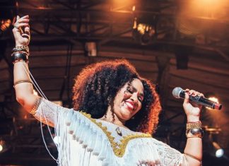 Mariene de Castro reabre a roda em show no Rio para louvar o matriarcado do samba do Recôncavo Baiano