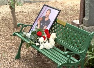 Fãs de Liam Payne inauguram banco homenageando cantor em cemitério de Buenos Aires