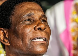Neguinho da Beija-Flor é a voz de uma pessoa vitoriosa do começo até o fim do radiante reinado na escola de Nilópolis