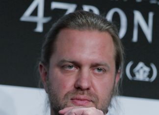 Diretor é preso por suspeita de desviar US$ 11 milhões de série que teria Bruna Marquezine e Keanu Reeves