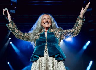 A indelicadeza da bronca de Maria Bethânia em show contradiz a nobreza que rege o canto da intérprete em cena