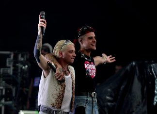 Ca7riel e Paco Amoroso mostram pop latino dançante e criativo no Lolla, com recepção surpreendente do público