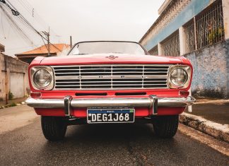 VÍDEO: o g1 deu uma volta no Opel Kadett de ‘Ainda Estou Aqui’, que será leiloado hoje