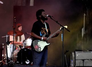 Sem firulas, Michael Kiwanuka leva soul caprichado ao Lolla e conquista público com qualidade de seu som