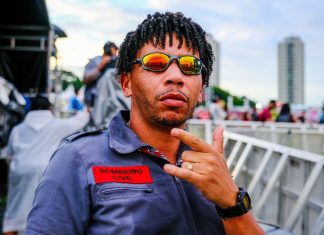 Bombeiro do Lolla ganha baqueta do Sepultura: ‘Comecei a me tremer. Nem acreditei’