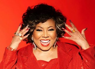 Por que Alcione ainda grava músicas aquém da potência da grande cantora?