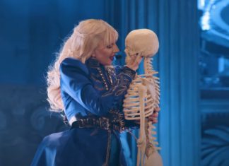 Lady Gaga estreia turnê com show grandioso no Coachella antes de vinda ao Brasil