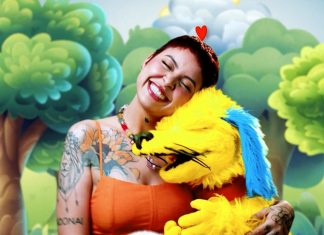 É tão lindo ouvir Kell Smith dar voz a hit do grupo Turma do Balão Mágico para propagar a inclusão social de autistas