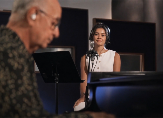 ‘Teletema’ ecoa nos 60 anos da Globo com a leveza do canto da atriz Sophie Charlotte e do piano de Antonio Adolfo