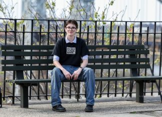 ‘Ataques diários’: a vida dos jovens trans sob Trump nos EUA