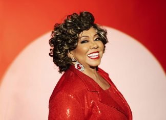 Alcione se situa entre a tristeza e a alegria no repertório do primeiro álbum de músicas inéditas em cinco anos
