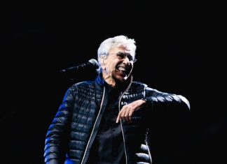 Caetano Veloso estreia no ‘Coolritiba’ show criado para festivais com canção feita para Paula Lavigne e tributo a Gal
