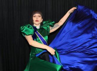É #FAKE que Lady Gaga disse ‘a bandeira de vocês jamais será vermelha’ ao ler carta no show em Copacabana