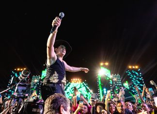 Voz ascendente do brega, Natanzinho Lima grava show no estádio Mineirão com ‘Alergia’, lágrimas, hits e covers