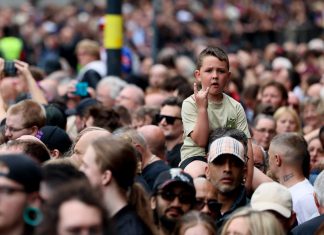 Ozzy Osbourne: veja FOTOS do funeral nas ruas de Birmingham, na Inglaterra