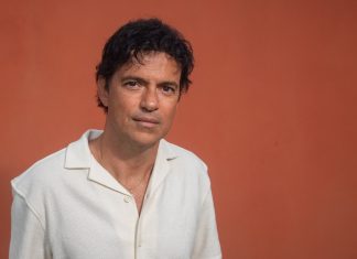 Jorge Vercillo procura se renovar em agosto com edição de disco de remixes, após feats com PK e Tasha & Tracie