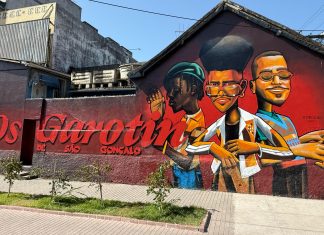 Mural do grupo Os Garotin na cidade natal de São Gonçalo é o retrato da realização de um sonho possível