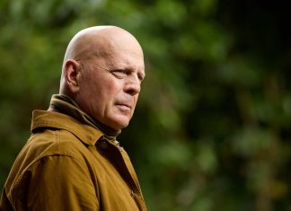 Bruce Willis está ‘perdendo a linguagem’, diz esposa: ‘Cérebro está falhando’