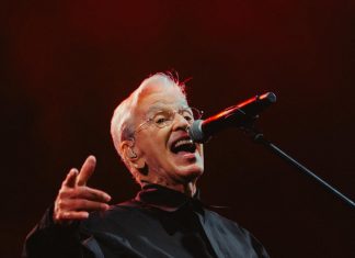 Caetano Veloso vai bem com a maré dos festivais em show que ganha tributo a Preta Gil na chegada ao Rio