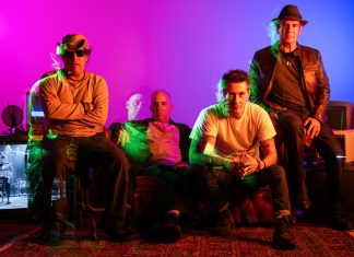 Capital Inicial se apega à gravação de show acústico e lança faixas inéditas do álbum que reposicionou o grupo