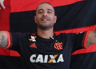 Flamenguista, Diogo Nogueira xinga torcedores do Atlético-MG durante show