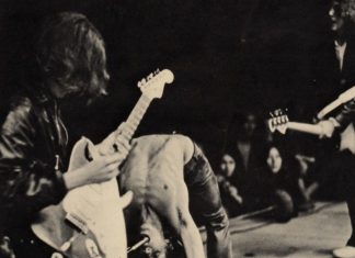 Sangue, drogas e nudez: as loucuras de Iggy Pop nos palcos
