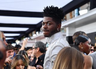 Lil Nas X é preso por andar seminu e vai a hospital por suspeita de overdose