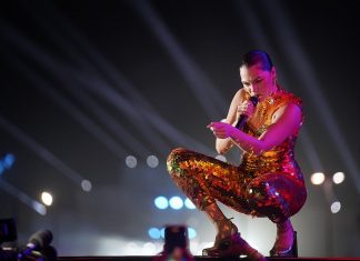 Jessie J cancela e adia shows para nova cirurgia de câncer de mama
