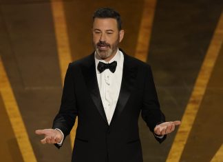 Quem é Jimmy Kimmel, apresentador de programa suspenso após fala sobre morte de Charlie Kirk