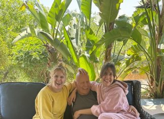 Filha de Bruce Willis compartilha foto ao lado do ator