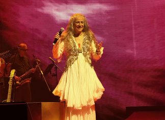 Maria Bethânia se perfila, ao retratar a ‘pátria dos exus’, em grande samba de Xande de Pilares e Paulo César Feital