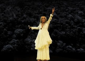 Revendo Maria Bethânia em noite feliz e constatando que todas as coisas são belas no show ‘60 anos de carreira’