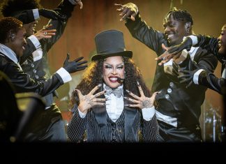 Gloria Groove viaja no tempo com show frenético e teatral no The Town