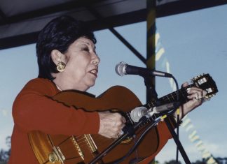Centenário de Inezita Barroso motiva a edição de álbum ao vivo com face mais urbana da cantora do Brasil caboclo