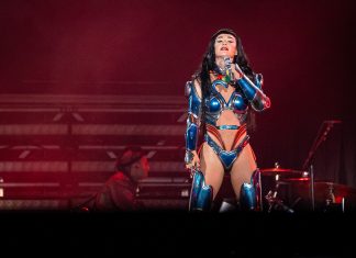 ‘Meu nome é Júlia’: entenda grito do público em shows da Katy Perry