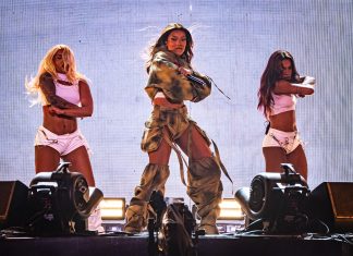 ‘Chega a ser feio’: Ludmilla desabafa sobre tratamento para artistas brasileiros em festivais