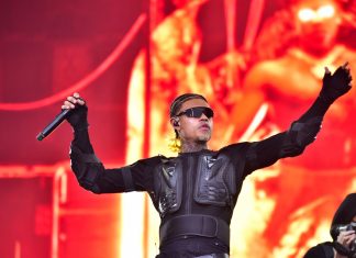 MC Cabelinho anima plateia de adolescentes, mas canta pouco em show no The Town
