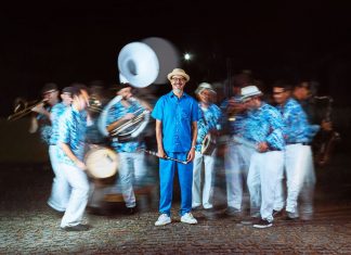 Siba promove Carnaval fora de época ao compilar a produção fonográfica foliã na antologia ‘Máquina de fazer festa’