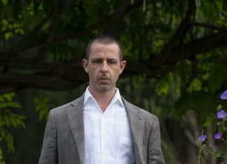 ‘A Rede Social 2’: Jeremy Strong vai interpretar Mark Zuckerberg na continuação