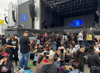 Quem são os fãs que garantiram lugar na grade para ver Backstreet Boys no The Town