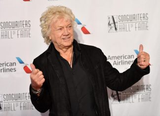 John Lodge, vocalista do Moody Blues, morre aos 82 anos
