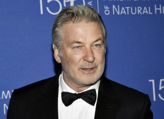 Irmãos Alec Baldwin e Stephen Baldwin batem carro em Nova York